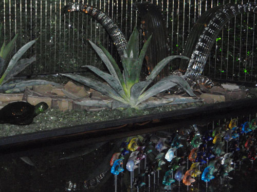 Tortues, plantes exotiques et banc de poissons multicolores Lalique
