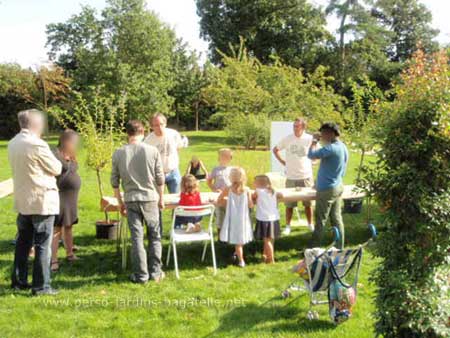 Enfants, parents et jardiniers de Bagatelle