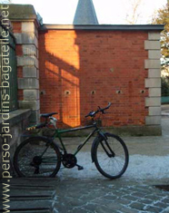 Point de stationnement des vélos coté grille de Sèvres