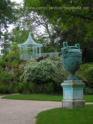 Gloriette, grotte et vase