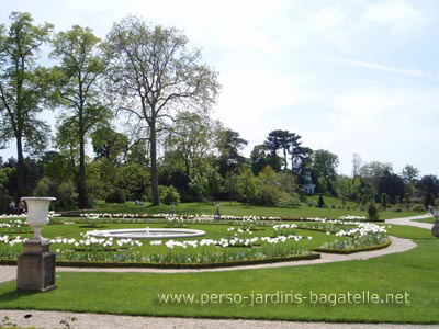 Devant l'orangerie en mai 2008