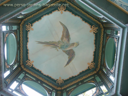 Plafond peint du kiosque