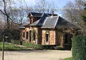 Facade de la maison du chef jardinier côté potager en hiver