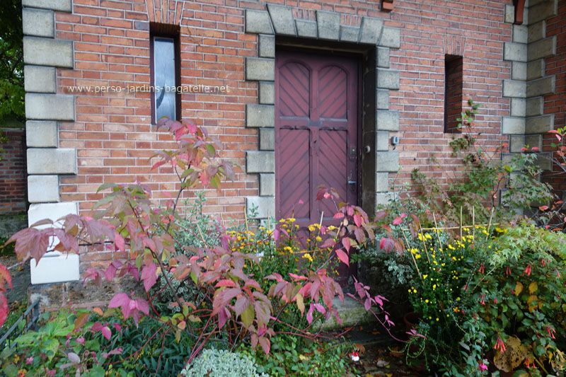 La maison dite du chef jardinier, côté jardin des présentateurs