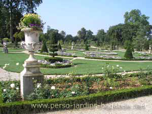 Le parterre français de l'Orangerie, notes de bleu et blanc