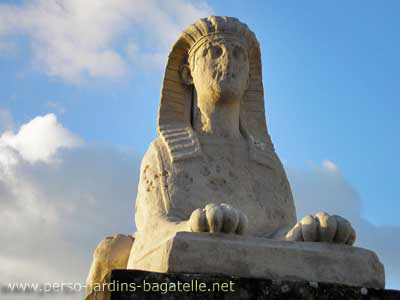 Photo 15 : Sphinx côté route de Sèvres-à-Neuilly